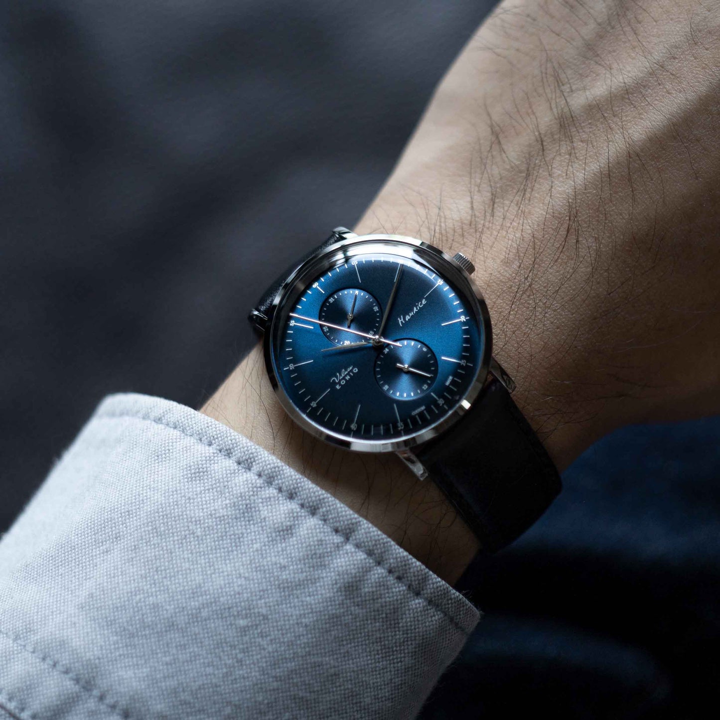 CUSTOM Mechanical-Quartz Hybrid Watch | 40mm | EONIQ blue watch on wrist